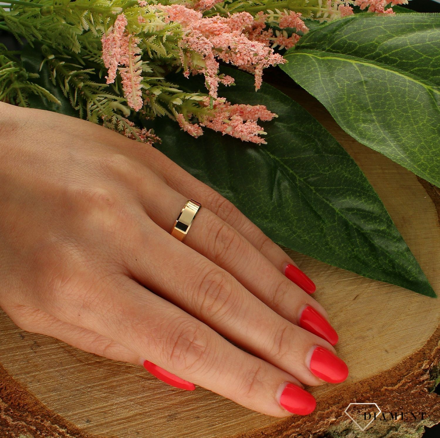 Złota obrączka tradycyjna 6mm Ścięte brzegi 6mm ścięte brzegi. Obrączka złota tradycyjna. Złota obrączka klasyczna. Złota obrączka ze ściętym brzegiem. Złota obrączka na każdą okazję. Złota obrączk.jpg